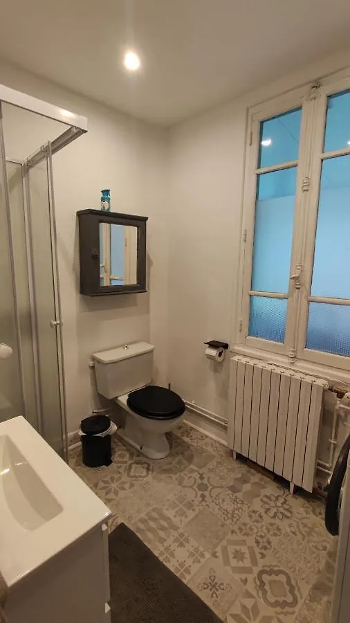 Maison Des Annees 30 - Vic-Sur-Cere - 4 Personnes 0*,  France