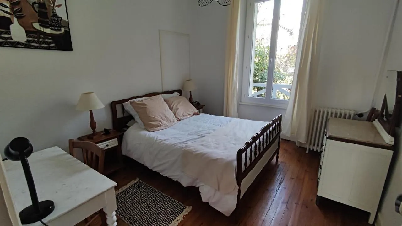 Maison Des Annees 30 - Vic-Sur-Cere - 4 Personnes