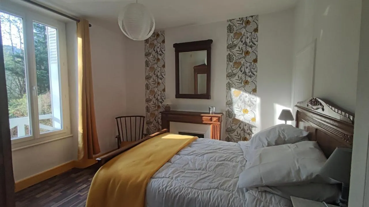 Maison Des Annees 30 - Vic-Sur-Cere - 4 Personnes Holiday home